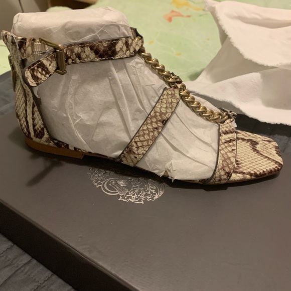 Vince Camuto flat sandals - Picture 3 of 6